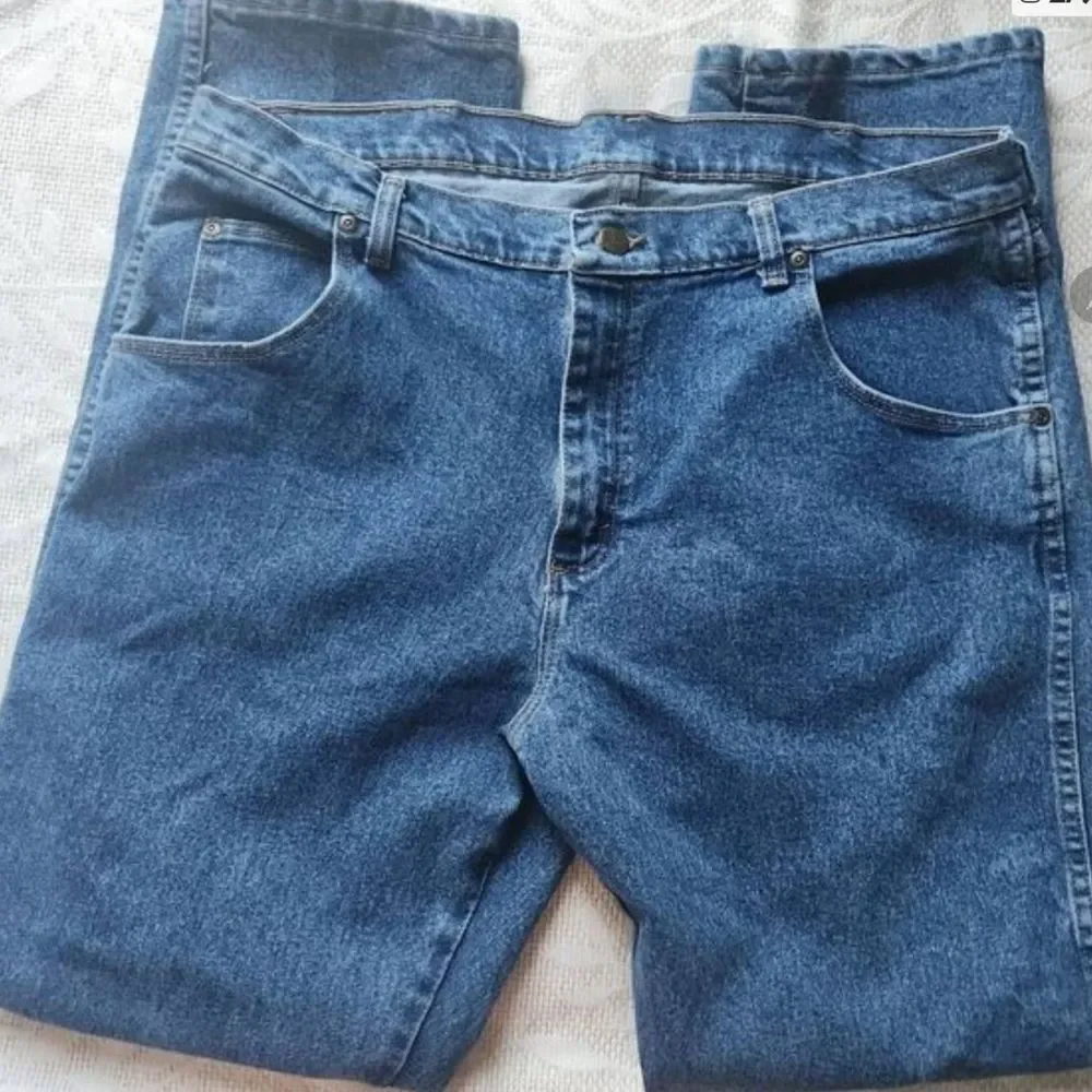 57 Wrangler Rugged Wear Classic Men's Blue Denim Straight Leg Jeans